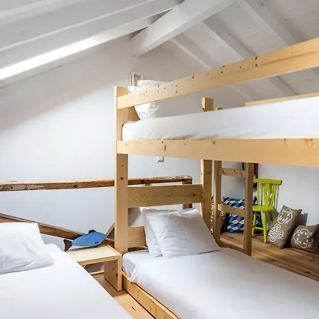 Hostal The Surf Embassy